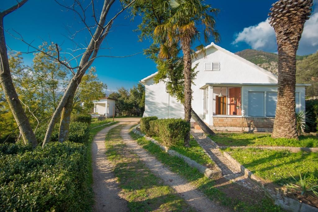 Виллы Holiday Home Nives Тиват